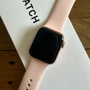 Apple Watch SE (GPS + Cellular) 40mm Gold Aluminum Case + Pink Sand Sport Band
